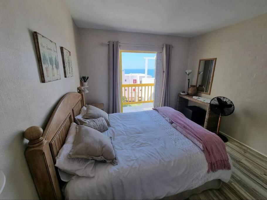 Spacious Seaview Apartment, 62 Perissa Apartment