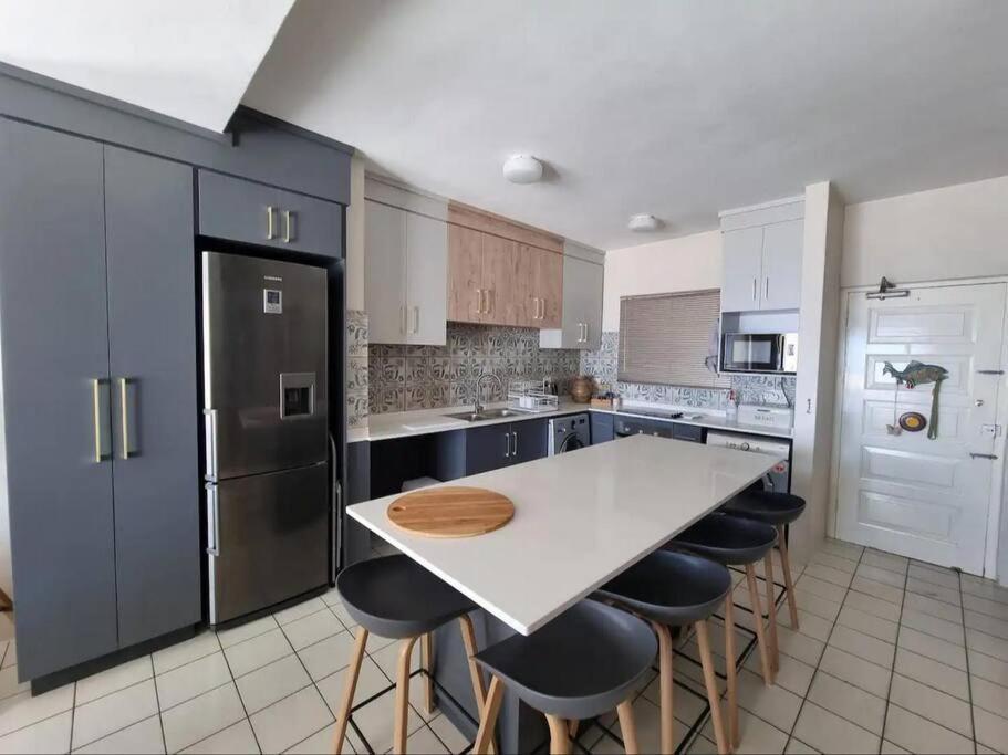 Spacious Seaview Apartment, 62 Perissa Apartment
