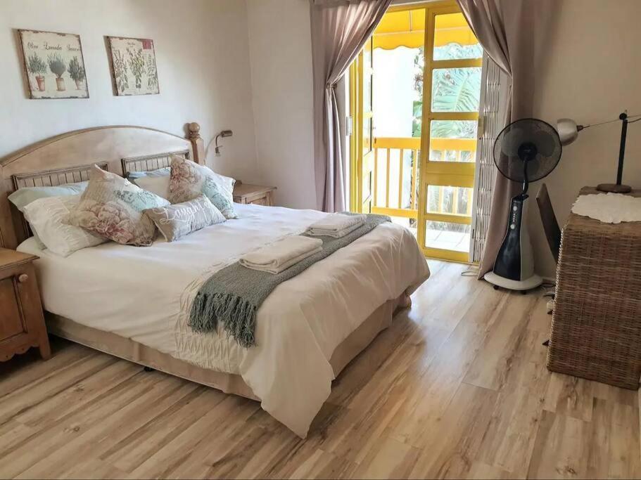 Spacious Seaview Apartment, 62 Perissa *
